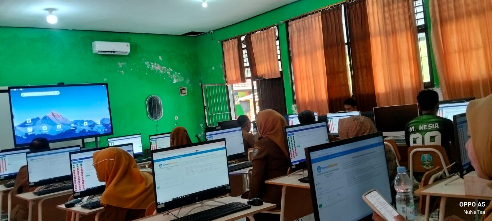 Tingkatkan Mutu Pendidikan, Guru SMAN 1 Kedungdung Kompak Sukseskan Survei Lingkungan Belajar
